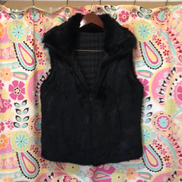 Black reversible fur/quilted vest. - Picture 1 of 4